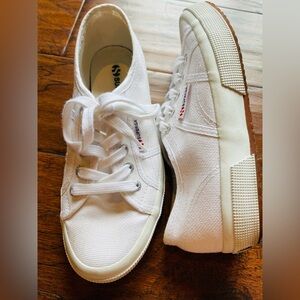 Superga white cotton tennis shoes sneakers 
6.5